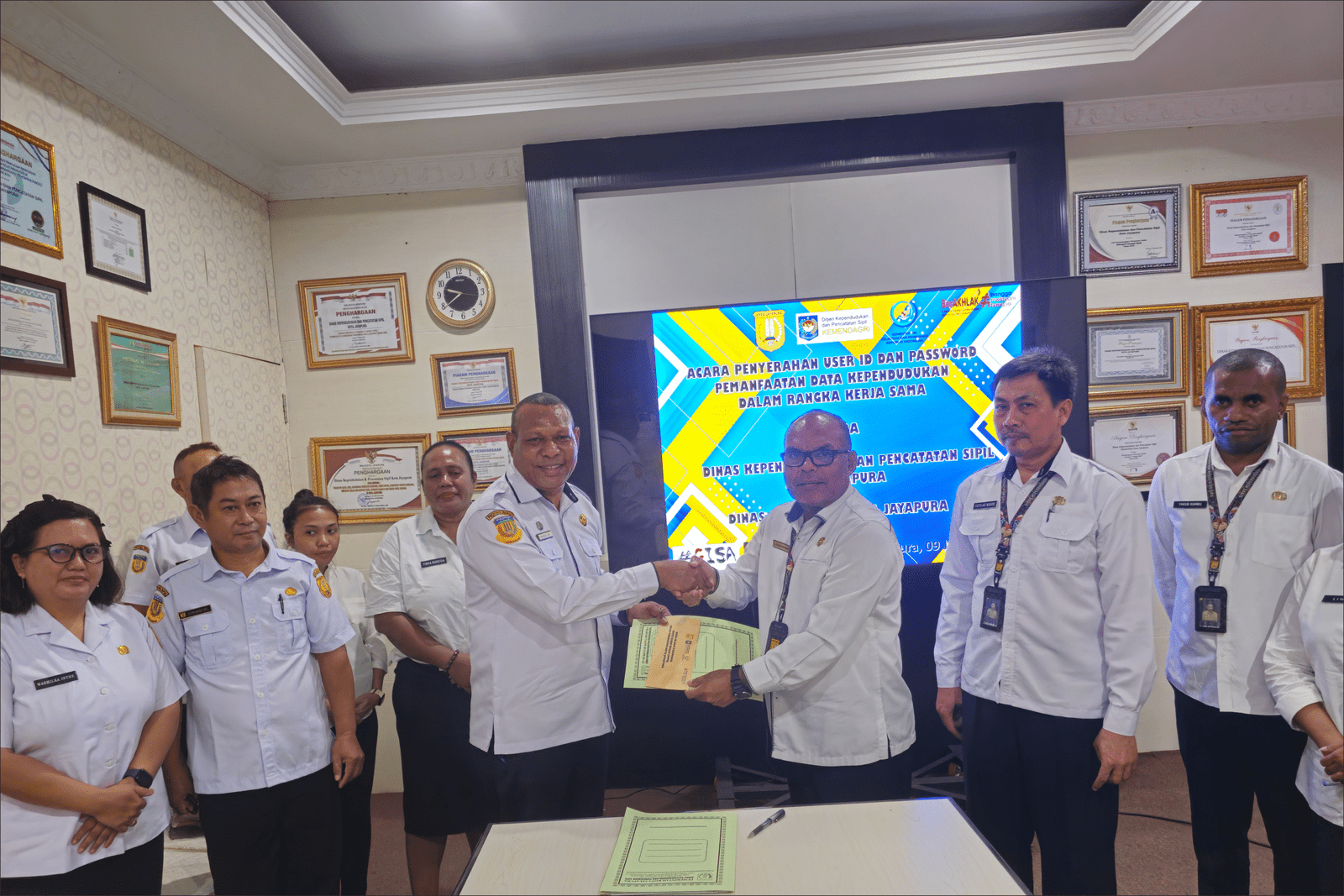 Di Kota Jayapura Dinas Dukcapil dan Dinas Perikanan Teken Kerja Sama